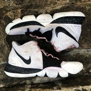 Nike Kyrie 5 Basketball Shoes